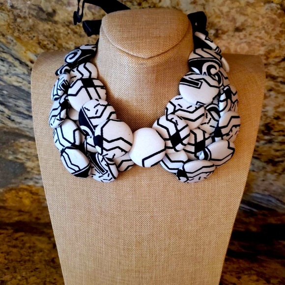 Neckpiece - Picture 1 of 1